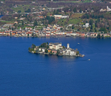 Isola di San Giulio vista dalla Madonna del Sasso